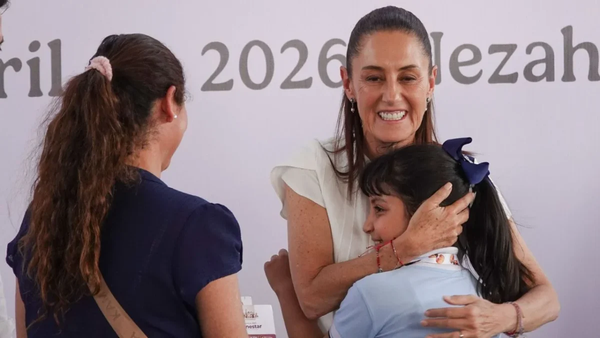 En el marco del Día del Niño, Sheinbaum externó a estudiantes en la primaria Isidro Fabela, en Neza, que deben amar a México y a su patria.