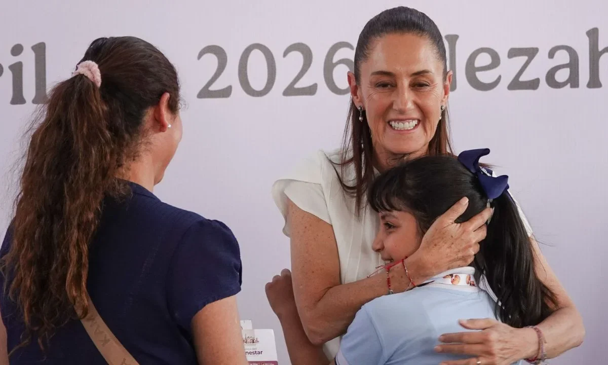 En el marco del Día del Niño, Sheinbaum externó a estudiantes en la primaria Isidro Fabela, en Neza, que deben amar a México y a su patria.