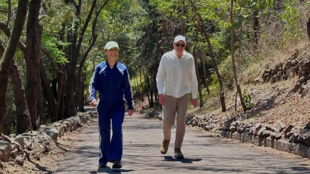 Claudia Sheinbaum compartió en redes sociales una caminata realizada durante el Sábado de Gloria junto a su esposo José María Tarriba.