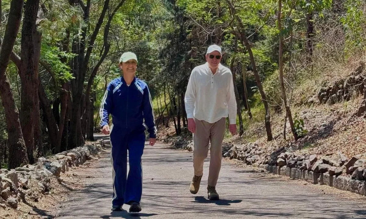 Claudia Sheinbaum compartió en redes sociales una caminata realizada durante el Sábado de Gloria junto a su esposo José María Tarriba.