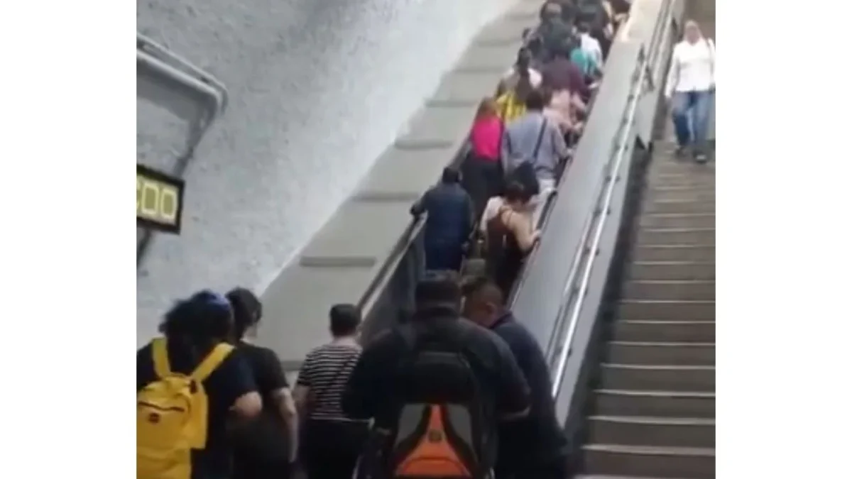 Usuarios del Metro Miguel Ángel de Quevedo reciben atención tras una caída masiva en escaleras de la Línea 3; autoridades investigan las causas del incidente.