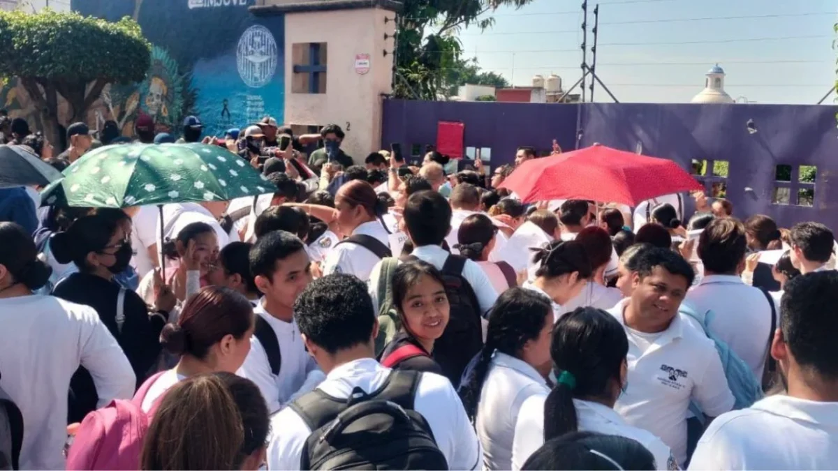 A más de un mes de paro, estudiantes de la Facultad de Enfermería de la UAEM lograron retomar sus actividades presenciales.