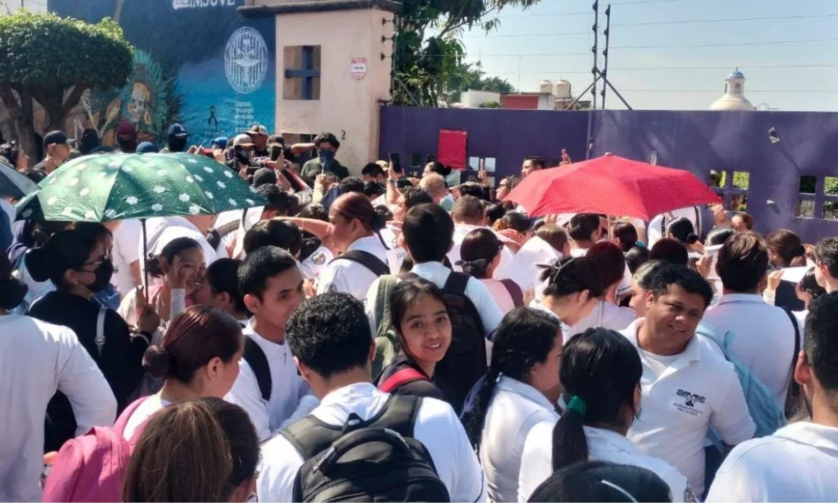 A más de un mes de paro, estudiantes de la Facultad de Enfermería de la UAEM lograron retomar sus actividades presenciales.