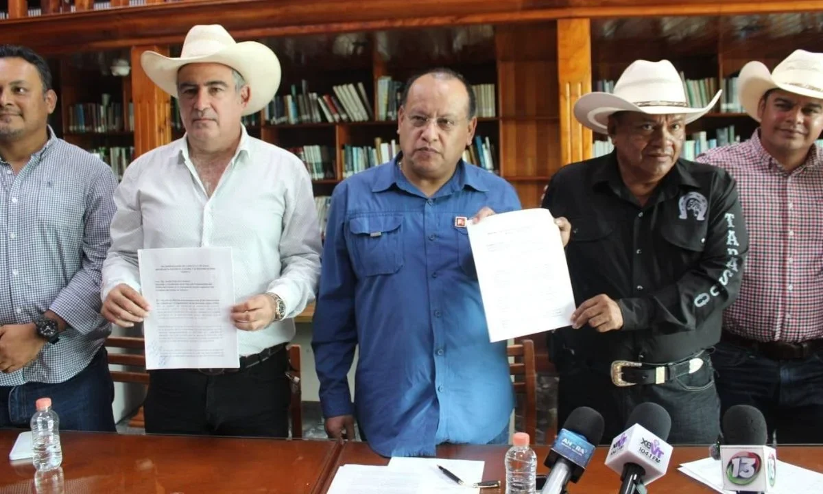 Tras comparar a las mujeres con los caballos, Martín Palacios Calderón, diputado local del PT, recibió múltiples críticas en redes sociales.