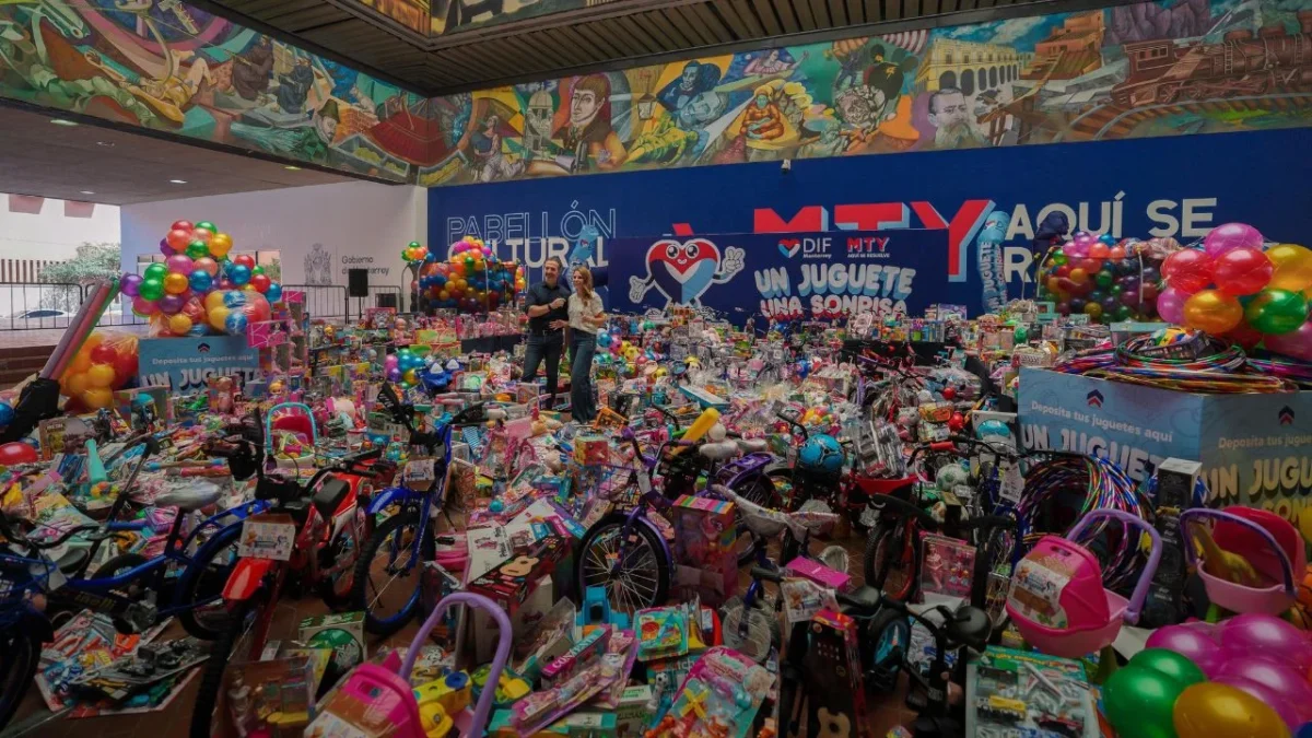 Con la recolección de más de 10 mil juguetes en solo un día, el DIF Monterrey dio inicio a la 2da edición de 'Un juguete, una sonrisa'.