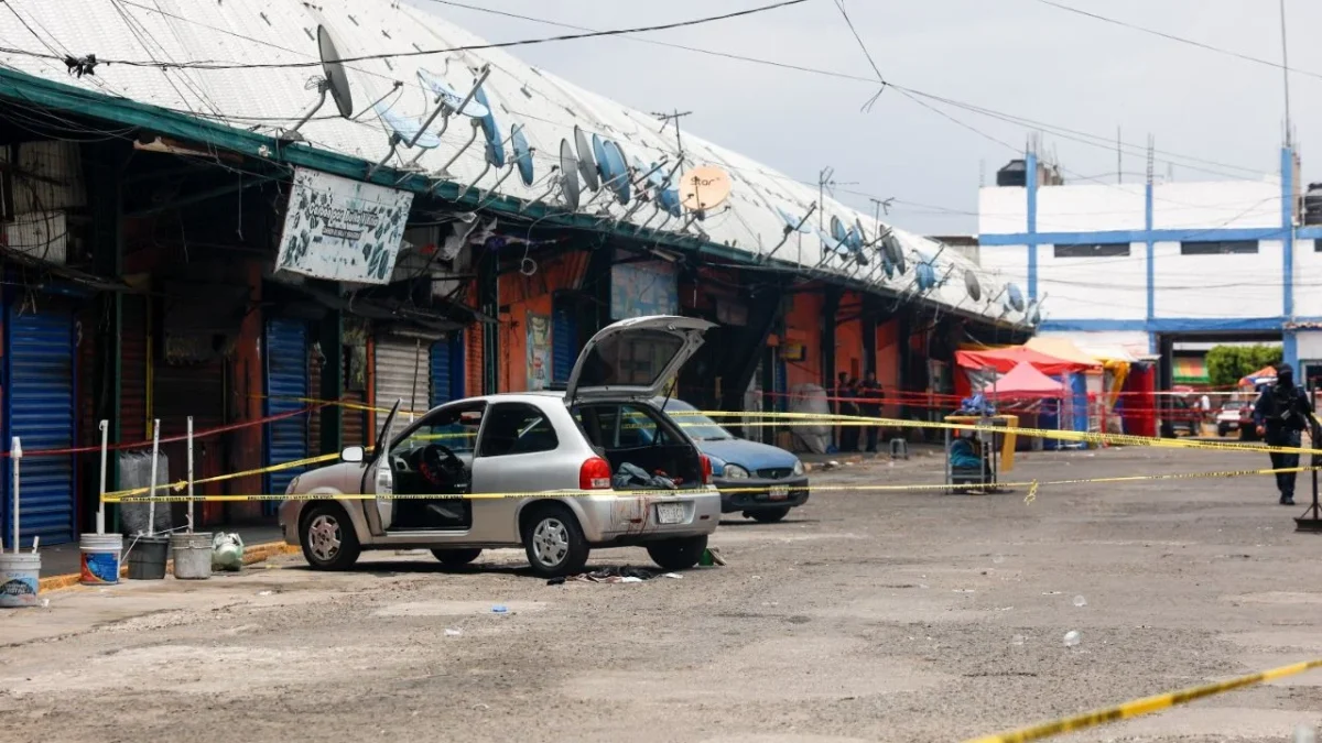 Hombres vestidos de mariachis perpetraron un ataque armado en la capital de Puebla, donde 3 personas resultaron heridas por impactos de bala.