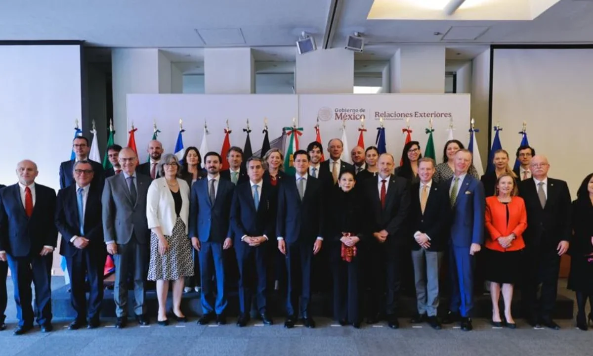 Canciller Roberto Velasco recibe a misión de la Unión Europea