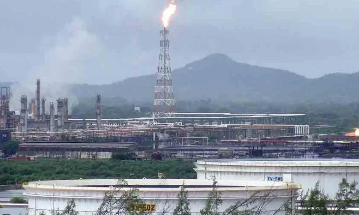 Controlan fuga en planta de Alkilación de la refinería de Salina Cruz