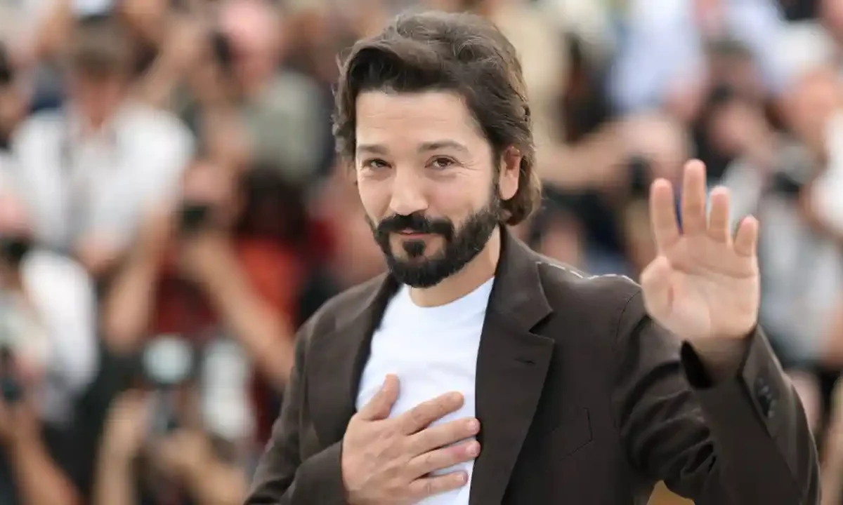 Diego Luna Ceniza en la boca