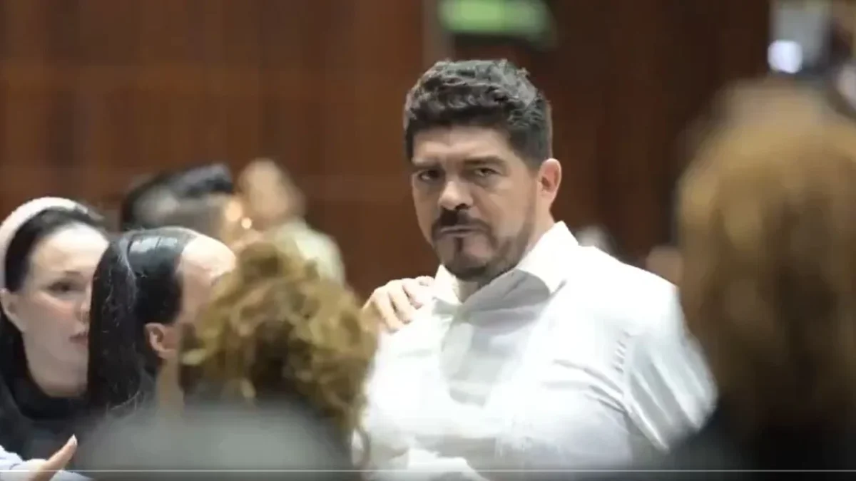 Diputado de Morena 'le canta un tiro' a su homólogo del PRI en plena sesión
