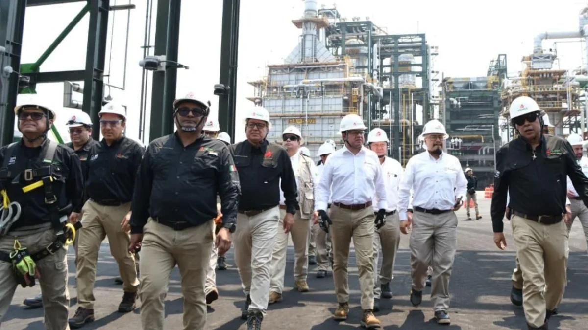 Director de Pemex visita la Refinería Olmeca