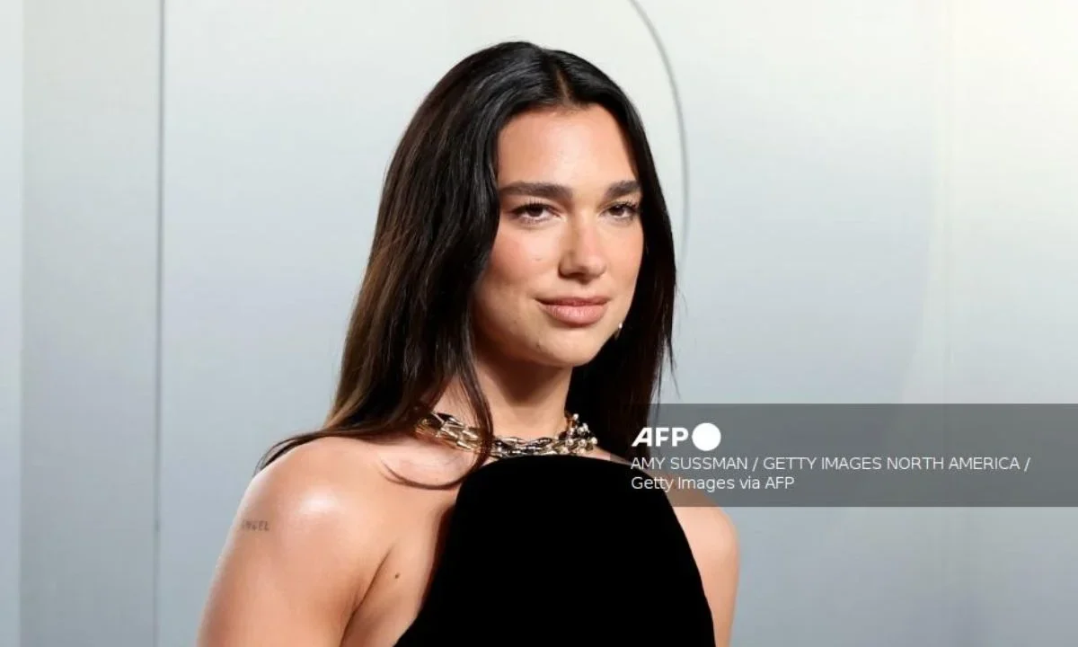 Dua Lipa demanda a Samsung por usar su imagen sin permiso