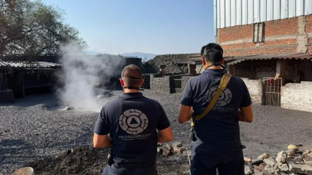En el patio de una casa en Michoacán, nace un géiser y activan protocolos de emergencia