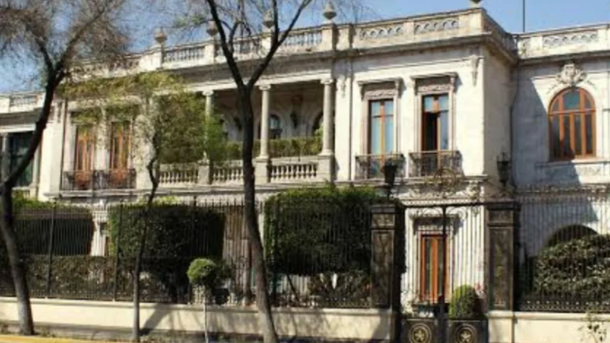 Maestros de la CNTE se reúnen con autoridades de la SEP en Segob