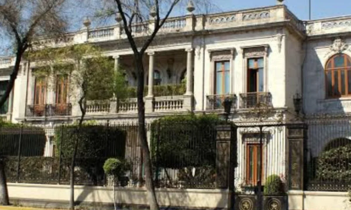 Maestros de la CNTE se reúnen con autoridades de la SEP en Segob