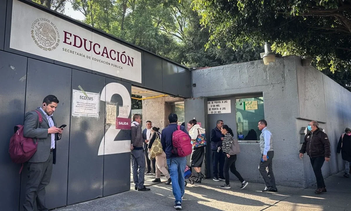 PRI CDMX exige renuncia a Mario Delgado por 'ajuste' en calendario escolar