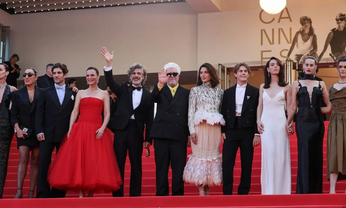 Pedro Almodóvar llega a Cannes con Amarga Navidad
