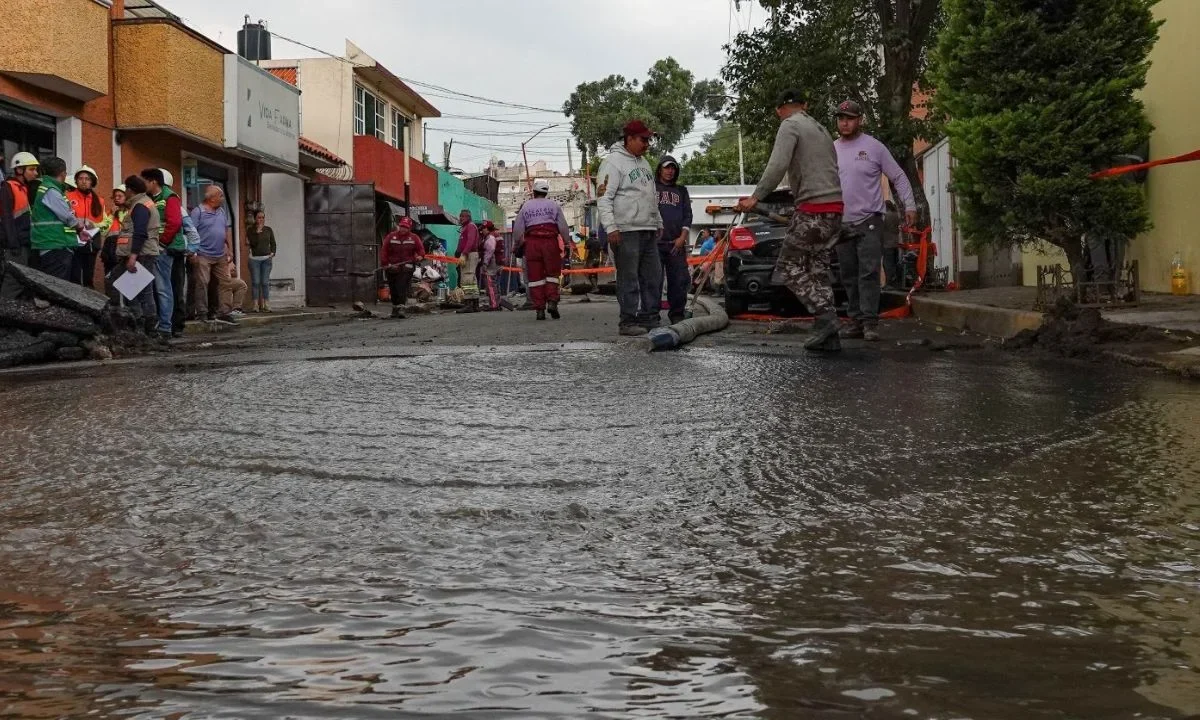 Reportan mega fuga de agua en la Alcaldía Xochimilco
