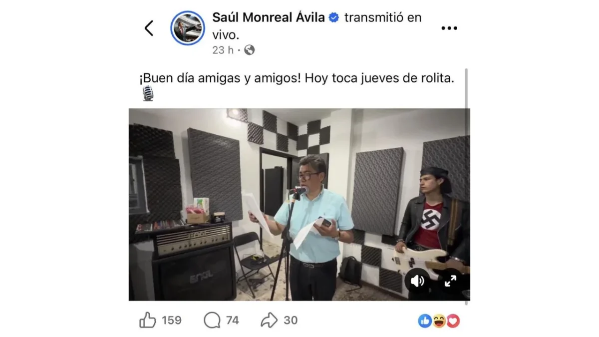 Saúl Monreal causa polémica al cantar con músico con playera nazi