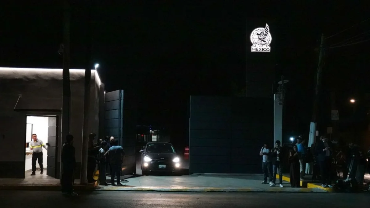 Tras la amenaza de Aguirre los 20 jugadores de la Liga MX llegaron para ponerse a disposición del estratega de la Selección Mexicana.