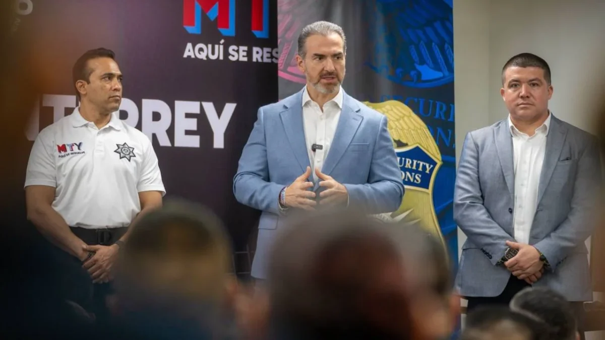 Adrián de la Garza, alcalde de Monterrey, asistió al Curso de Atención Táctica, impartido por persona de EU, para el Mundial 2026.