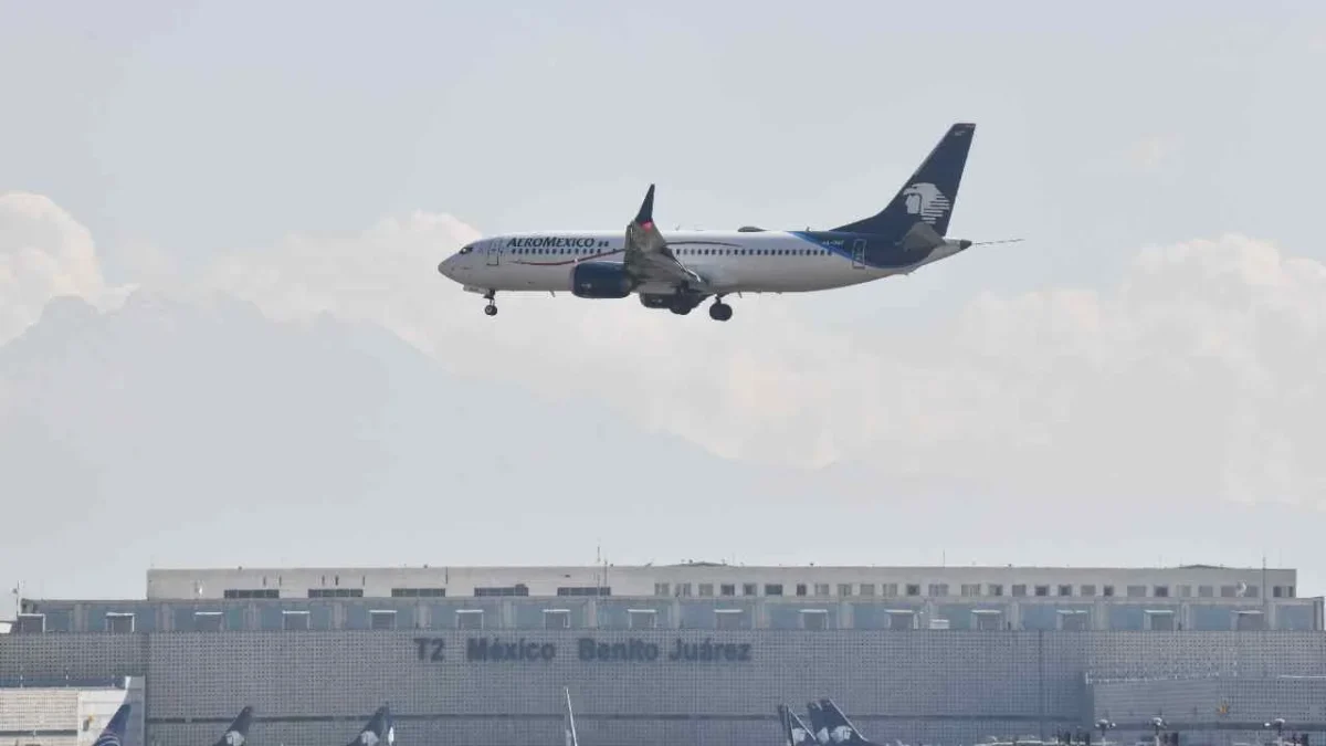 Tres aerolíneas mexicanas anunciaron que restringen, a partir de este viernes, sus vuelos a pasajeros provenientes de países africanos afectados por el ébola.