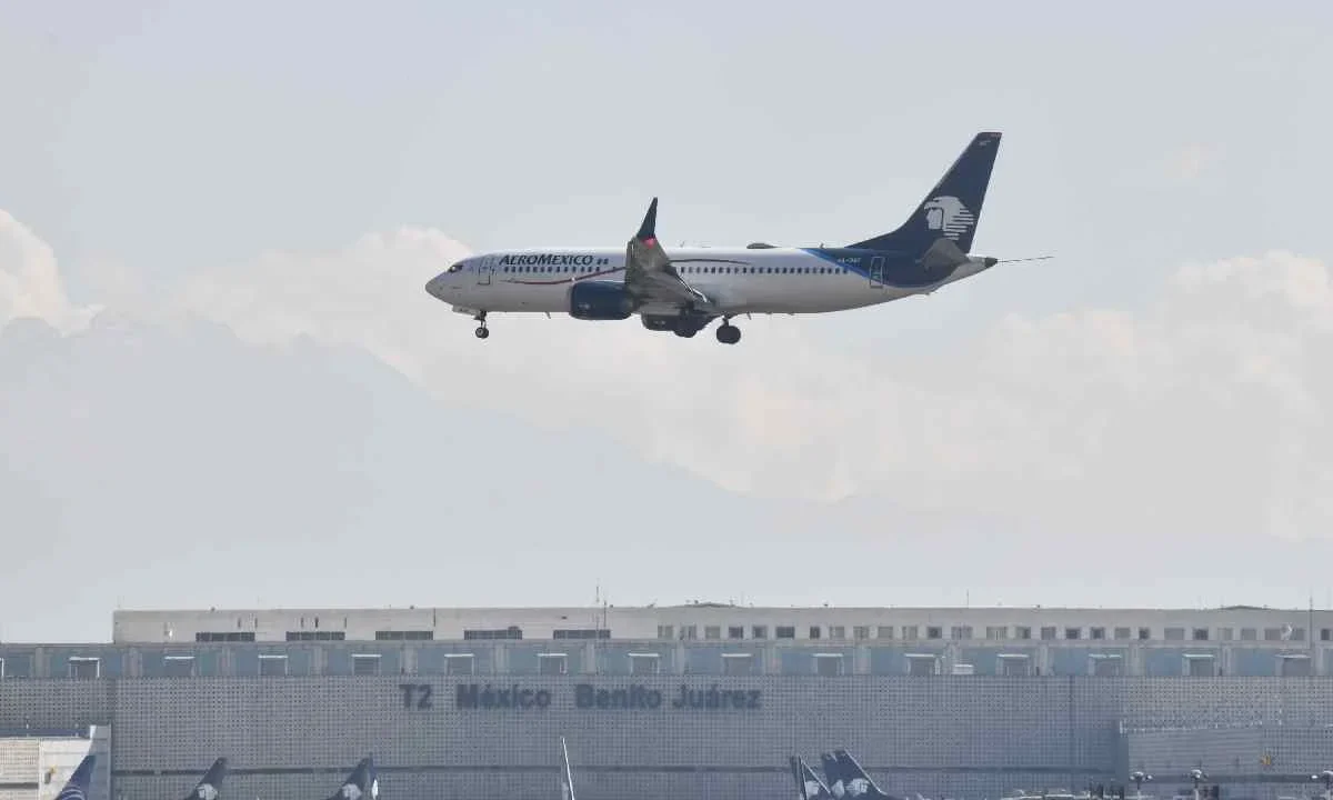 Tres aerolíneas mexicanas anunciaron que restringen, a partir de este viernes, sus vuelos a pasajeros provenientes de países africanos afectados por el ébola.