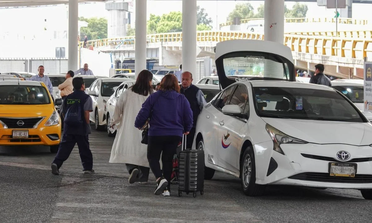 Grupo Aeroportuario Marina informó que se reunió con taxistas, tras la intención de bloquear las inmediaciones del AICM.