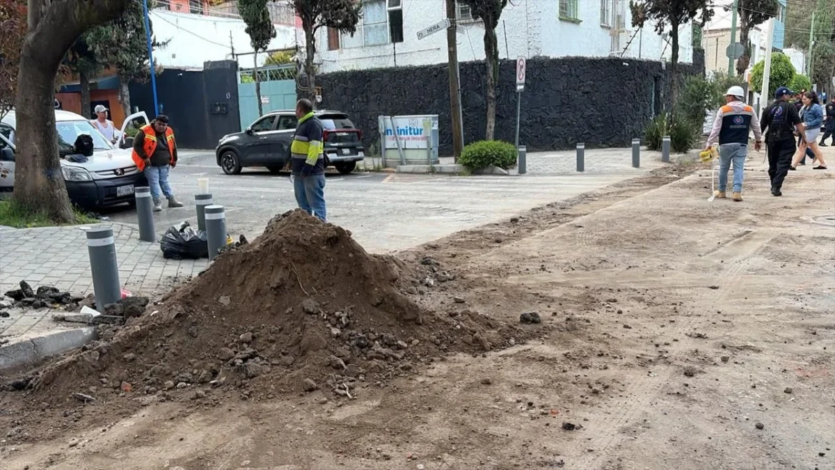 Autoridades de la alcaldía Benito Juárez suspendieron obra y se llevan detenido al responsable de la construcción por falta de permisos.