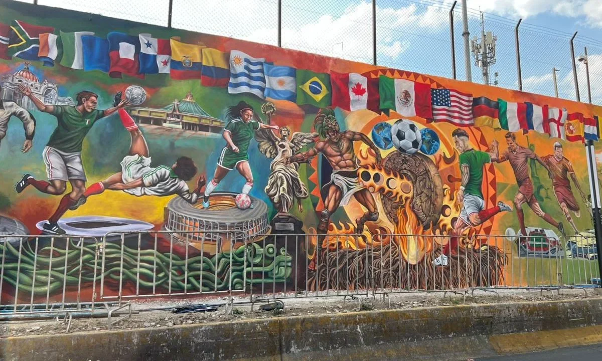 La alcaldía Gustavo A. Madero busca hacer historia rompiendo el Récord Guinness del mural futbolero más grande del mundo.