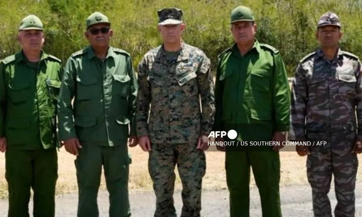 La sede de la reunión entre ambos mandos militares fue la base que tiene Estados Unidos en el extremo suroriental de Cuba. 