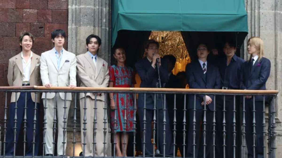 Este día se convirtió en uno fuera de lo convencional, pues la banda BTS visitó Palacio Nacional y convivió desde un balcón con sus fans.