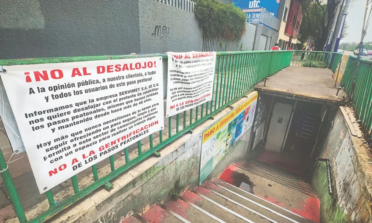 Locatarios de los bajopuentes de Tlalpan denunciaron que tras décadas de ser abandonados a su suerte, ahora Servimet quiere manejarlos.
