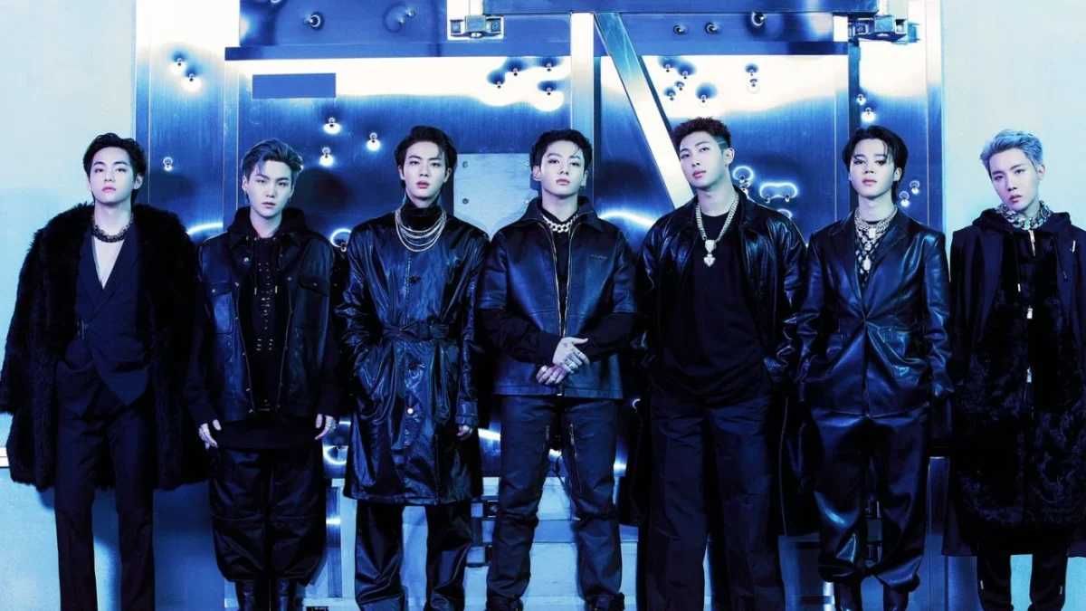 Miles de fans de BTS se congregaron en el Zócalo capitalino y se preparan para los conciertos de la agrupación surcoreana en el Estadio GNP Seguros.