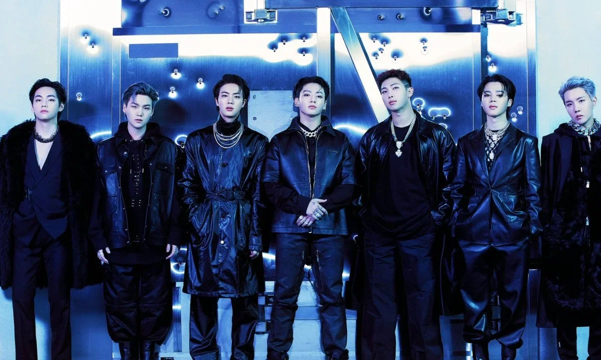 Miles de fans de BTS se congregaron en el Zócalo capitalino y se preparan para los conciertos de la agrupación surcoreana en el Estadio GNP Seguros.