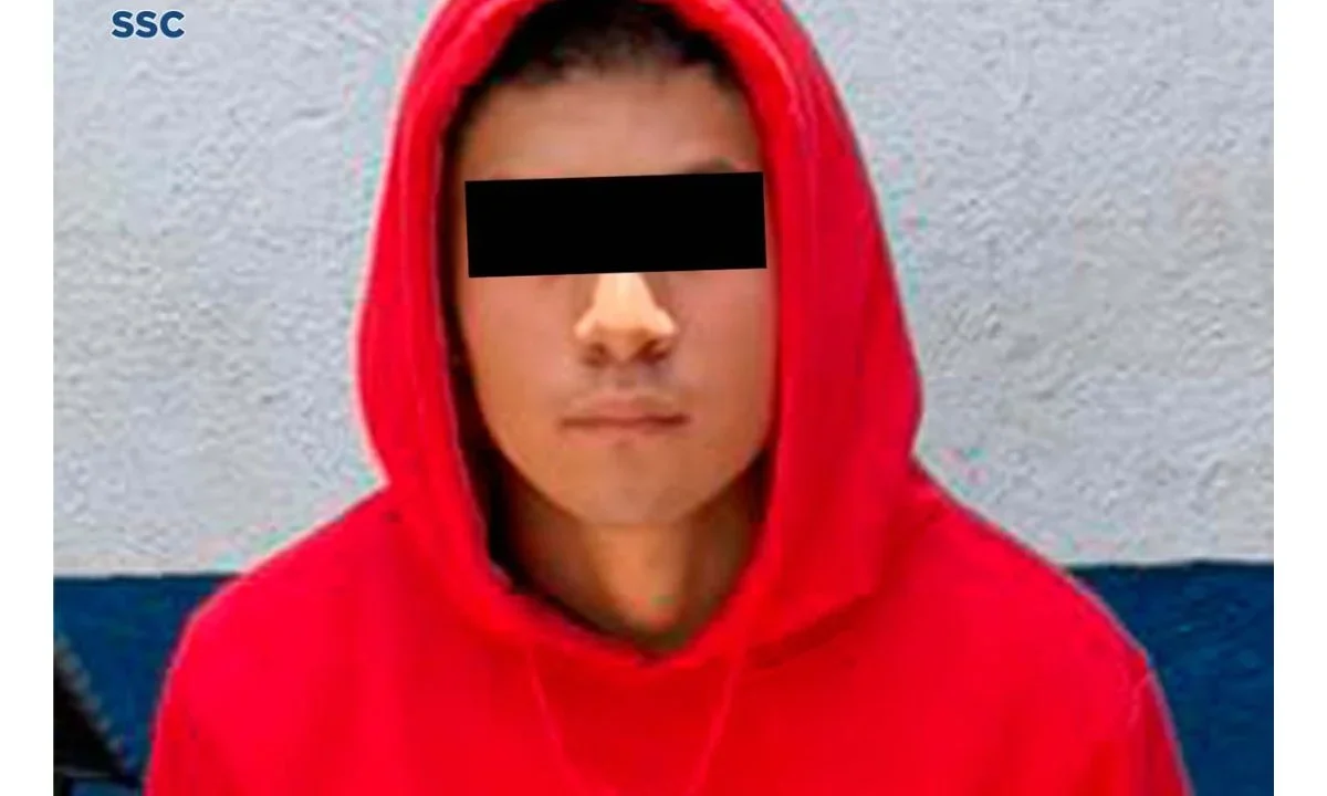 Elementos de la SSC CDMX detuvieron a un presunto integrante de “Los Malportados” vinculado al triple homicidio en Azcapotzalco; fue asegurado con droga y un arma de fuego.