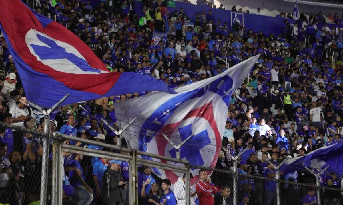 Caen 27 revendedores durante la Final de ida entre Cruz Azul y Pumas.