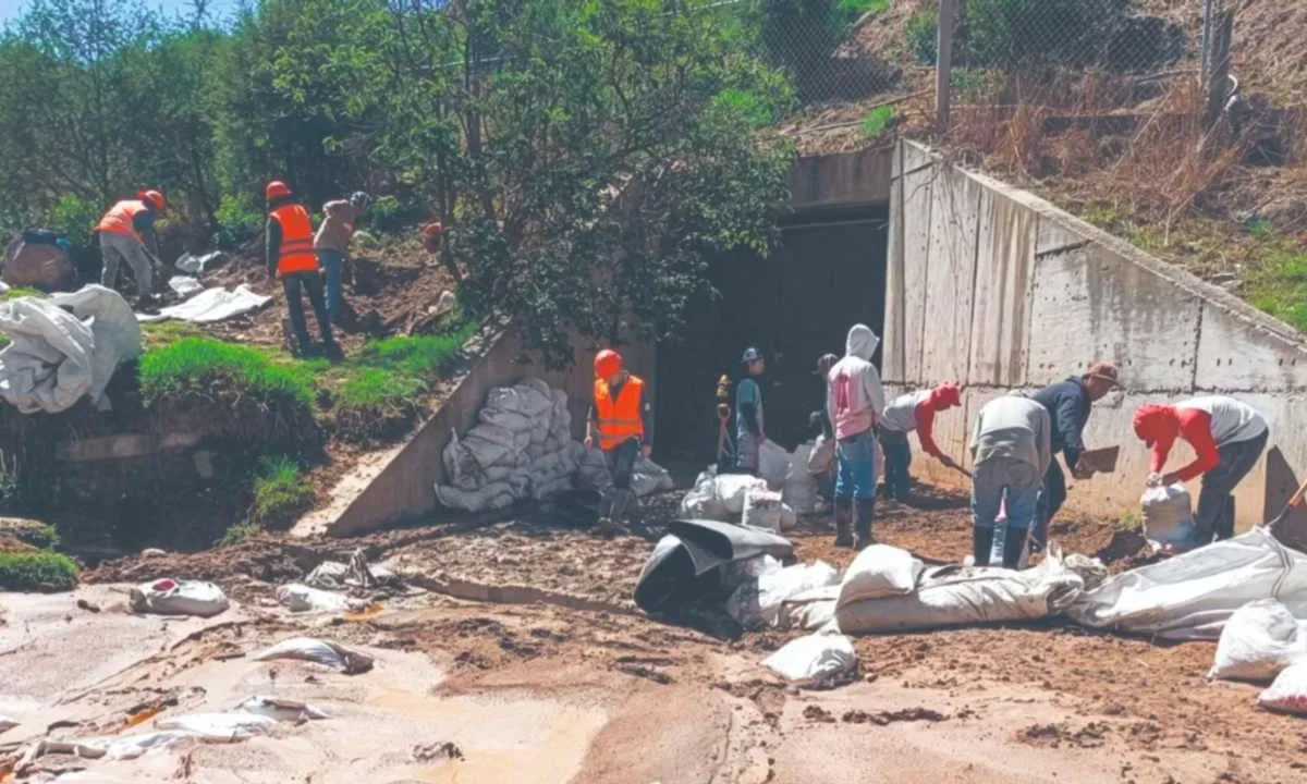 Cierran basurero en Puebla capital por líquidos contaminantes.