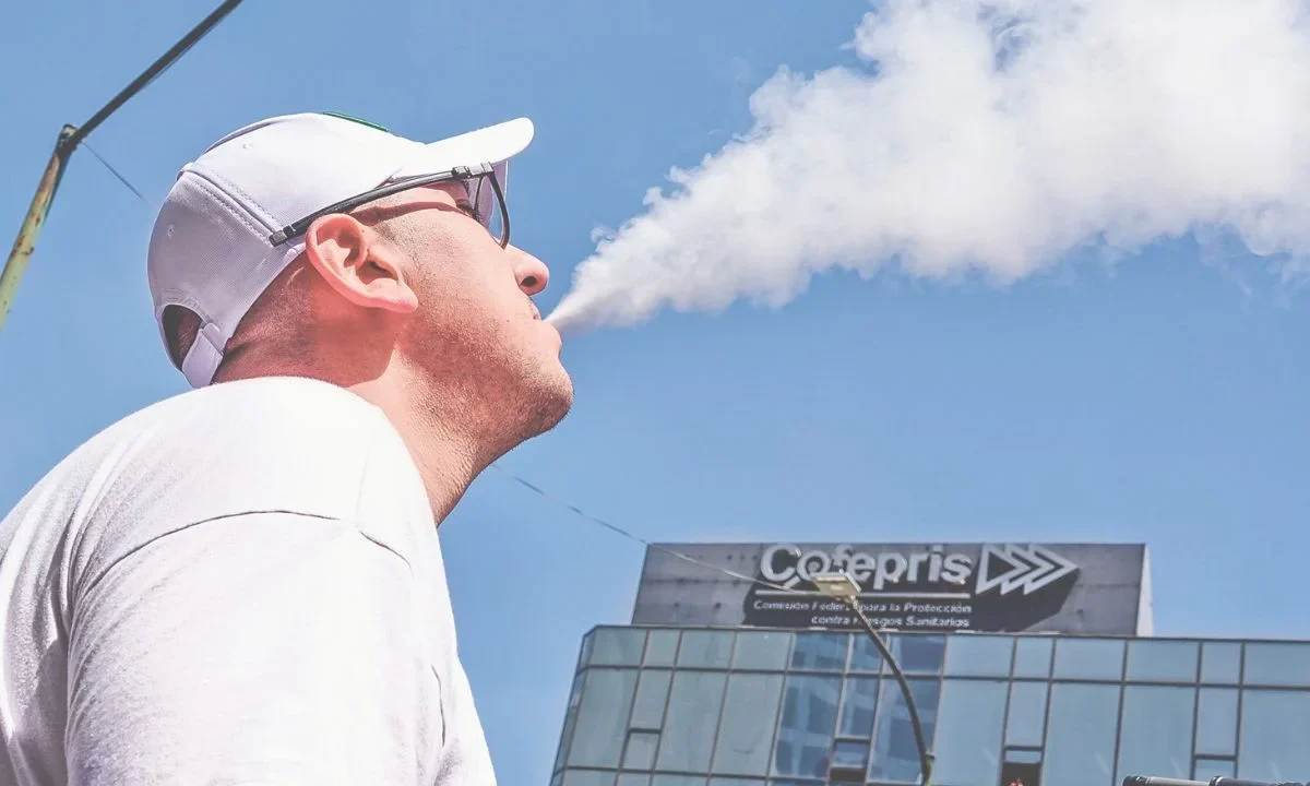 De acuerdo con especialistas, los vapeadores llegan desde China y se almacenan en Tepito, en la Ciudad de México.