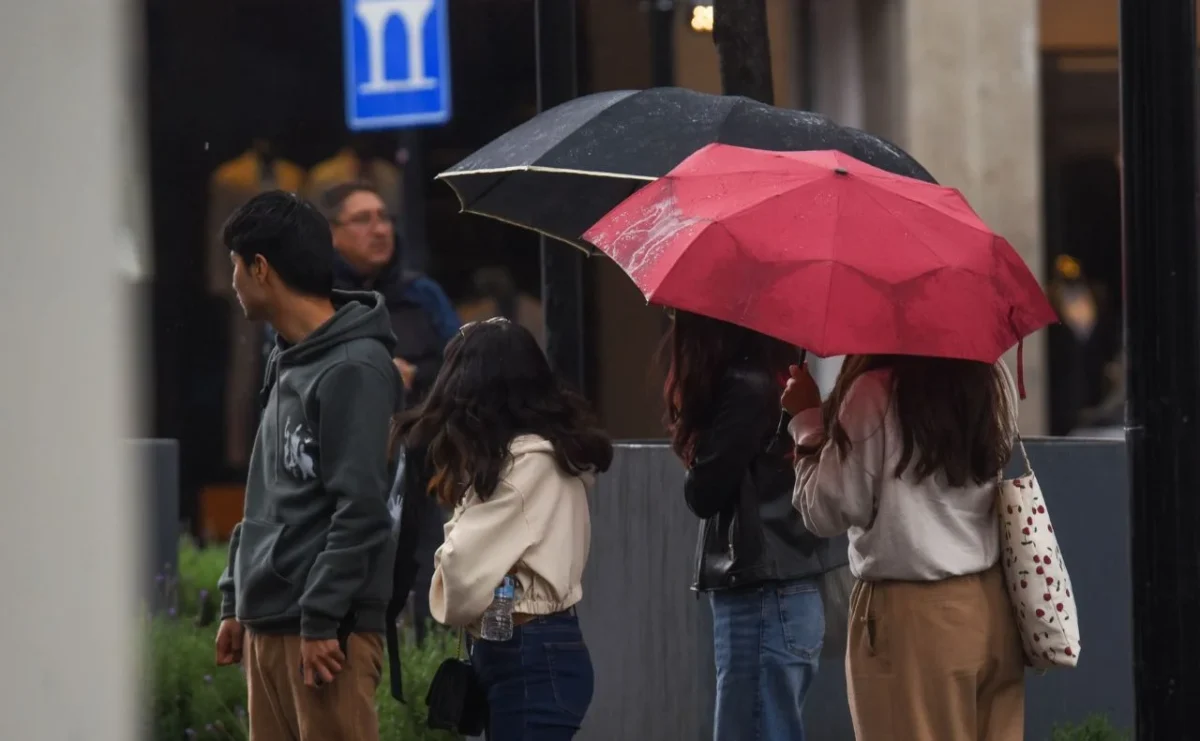 Clima hoy: fuertes lluvias, descargas eléctricas y altas temperaturas marcarán la jornada en el sureste y otras regiones de México.