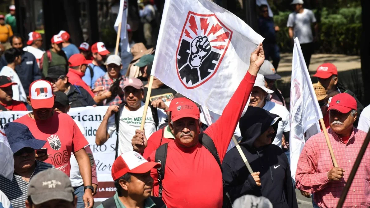 Integrantes de la CNTE marcharán este 15 de mayo en la Ciudad de México para exigir mejoras laborales, salariales y cambios en el sistema de seguridad social.