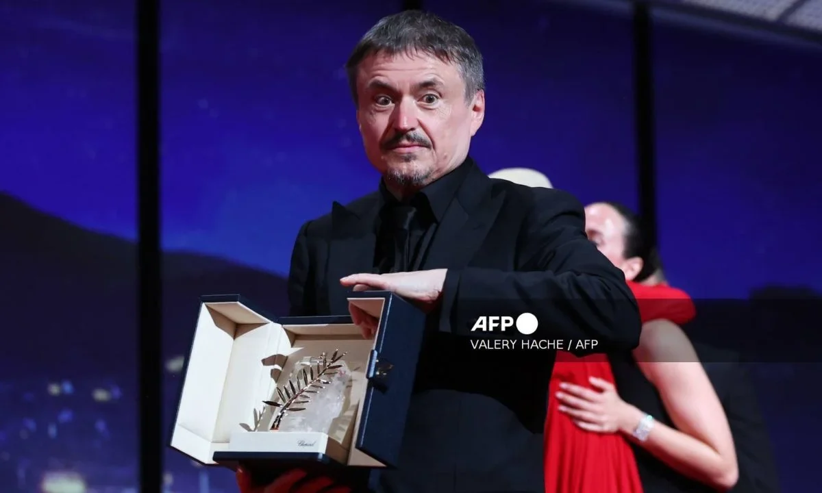 El rumano Cristian Mungiu se alzó en el Festival de Cannes con su segunda Palma de Oro por 'Fjord', que reflexiona sobre la polarización.