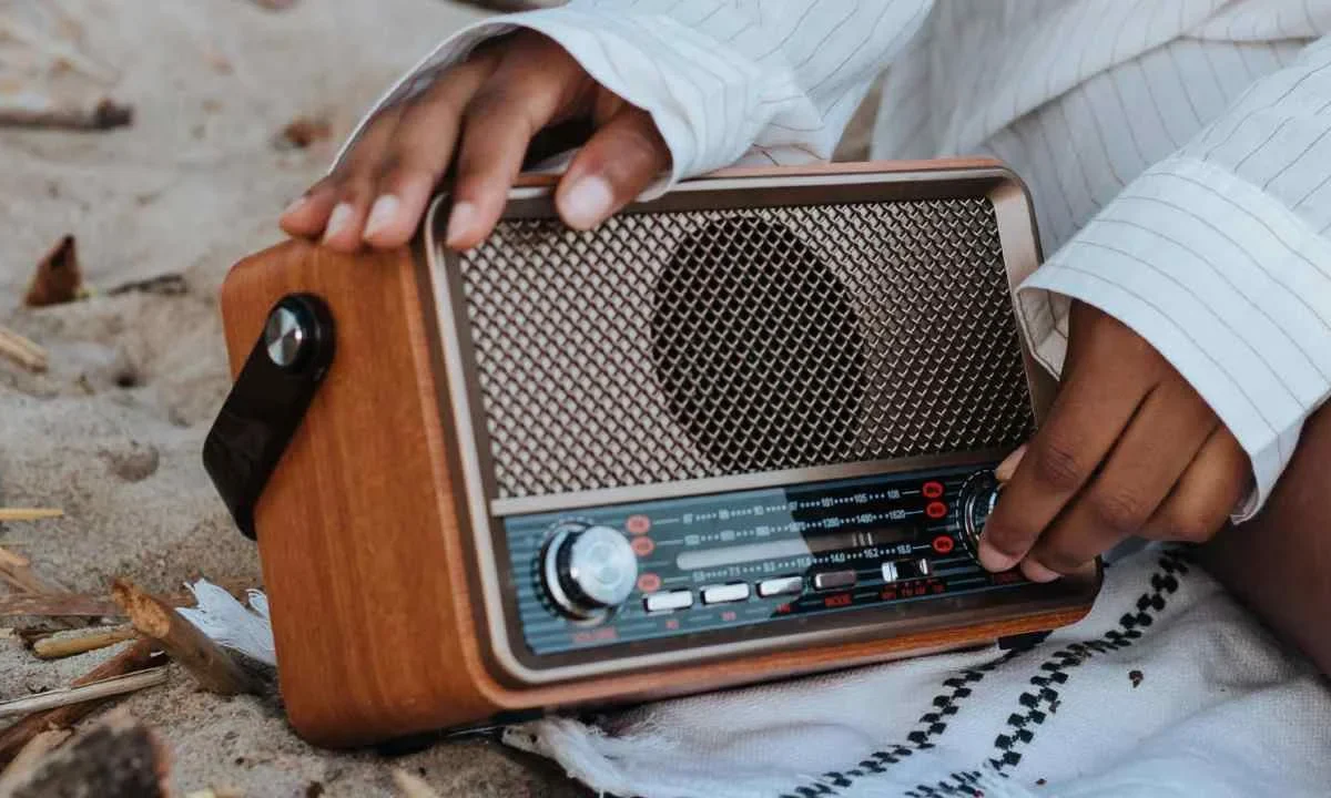 La Comisión Reguladora de Telecomunicaciones (CRT) entrega concesión de radio FM al Gobierno de Tlaxcala.