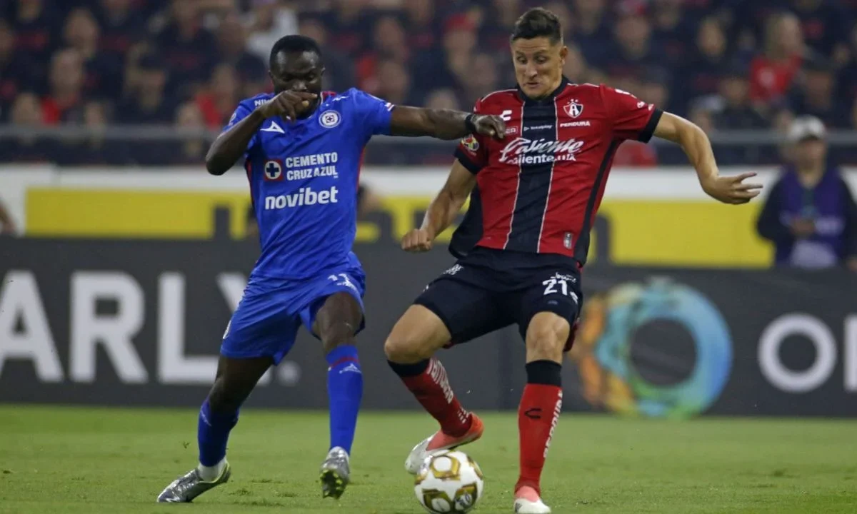 Cruz Azul se coloca un paso más cerca de las semifinales luego de vencer 3-2 al Atlas en el partido de ida de los cuartos de final.