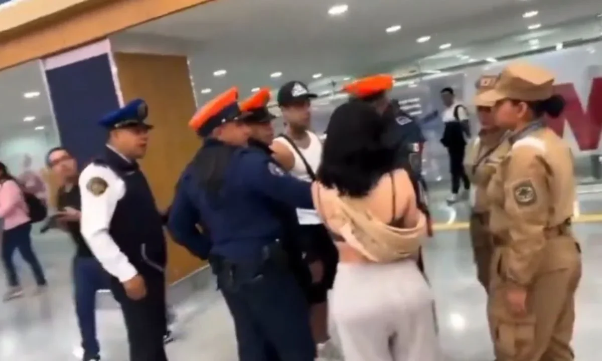 El creador de contenido Naim Derrechi vivió momentos complicados luego de que autoridades lo detuvieran en el AICM al bajar de un vuelo.