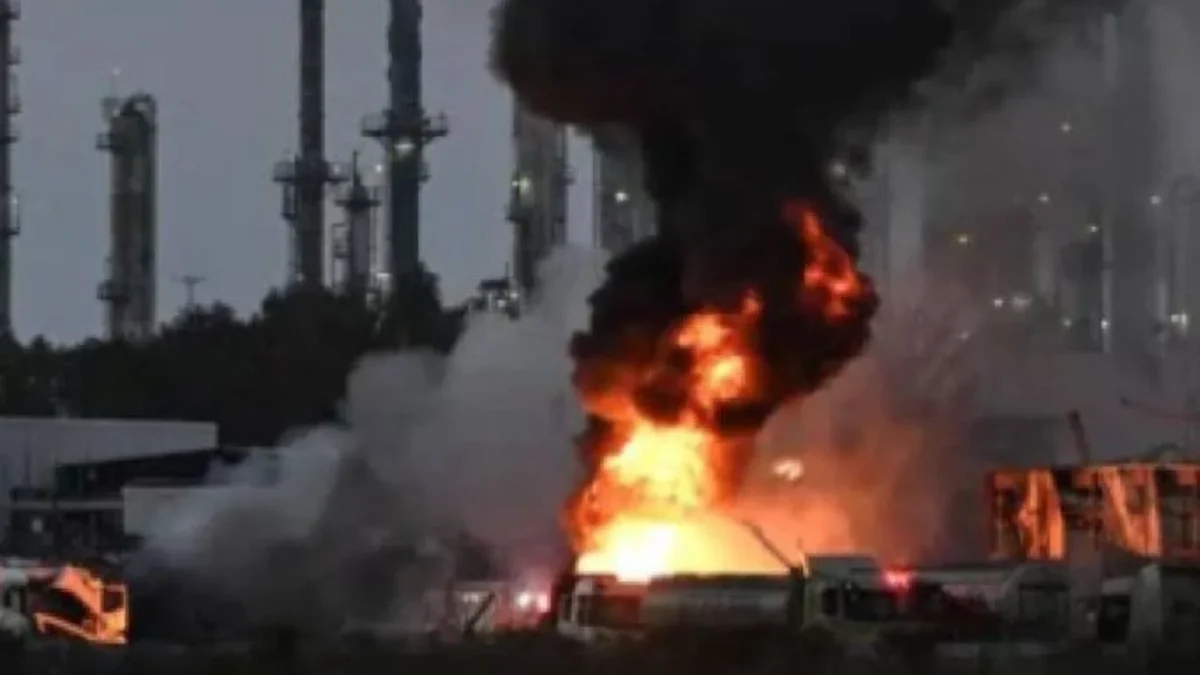 Un ataque con dron provocó un incendio cerca de una central nuclear en Emiratos Árabes Unidos este domingo.