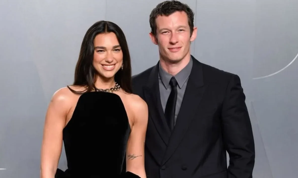 Dua Lipa y Callum Turner han desatado rumores de matrimonio luego de que surgieran reportes sobre una presunta ceremonia privada celebrada en Londres.