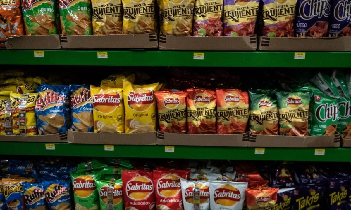 Rumbo al Mundial 2026, la Profeco realizó un estudio sobre papas y frituras, aquí te decimos cuáles son las que engañan al consumidor.