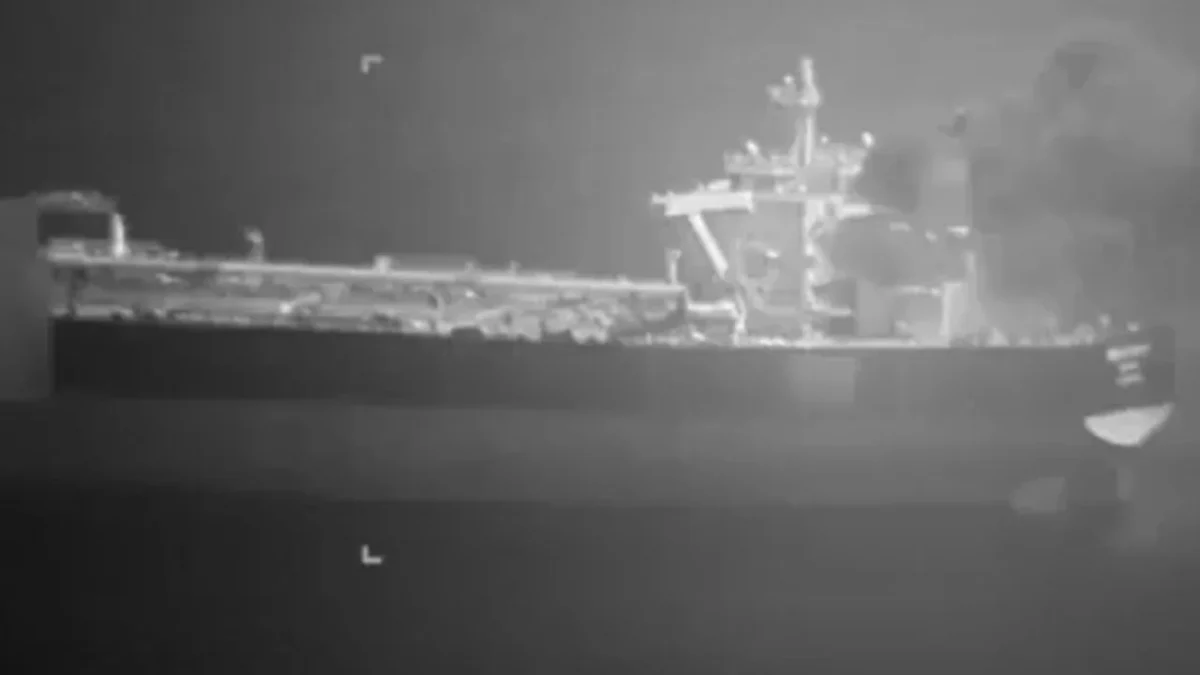 Dos petroleros con bandera iraní quedaron fuera de servicio tras ser atacados por fuerzas de Estados Unidos en medio de la creciente tensión militar y el bloqueo marítimo sobre puertos iraníes.
