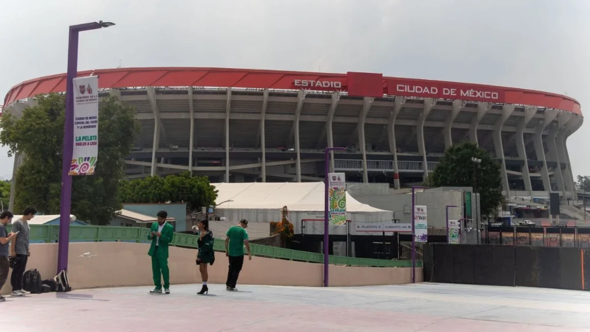 La FIFA ordenó el retiro de una escultura de un ajolote gigante que se encontraba a las afueras del Estadio Ciudad de México.